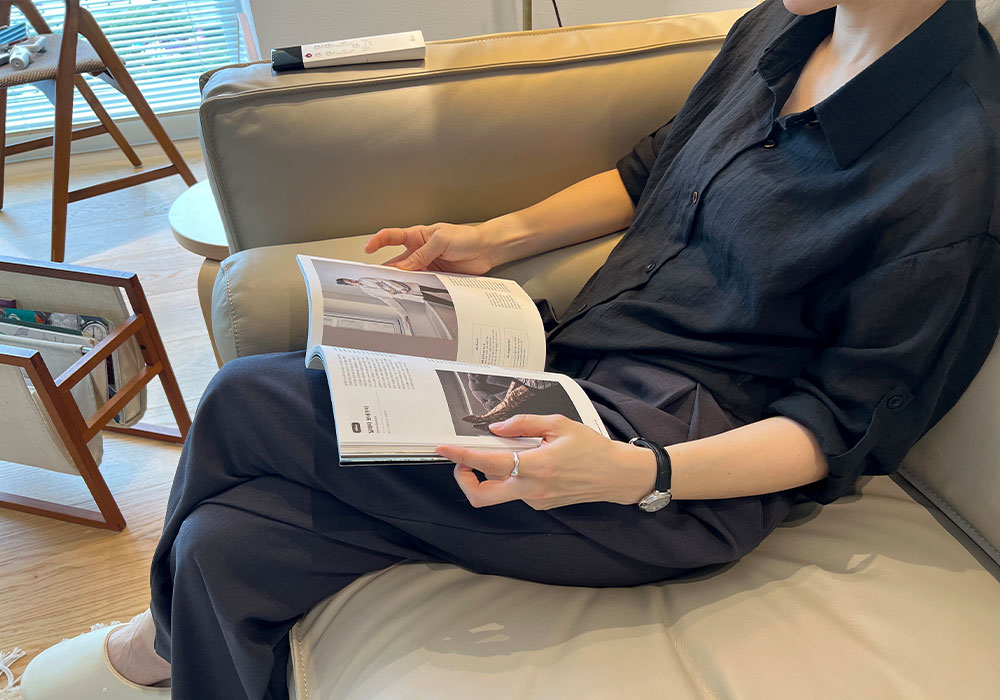 Pillowtalk Sofa Detail View