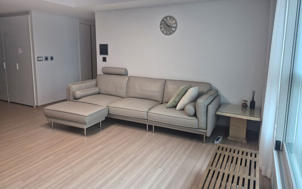 Pillowtalk Sofa Side View